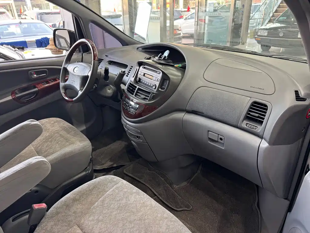 Toyota Previa — миниатюра 6