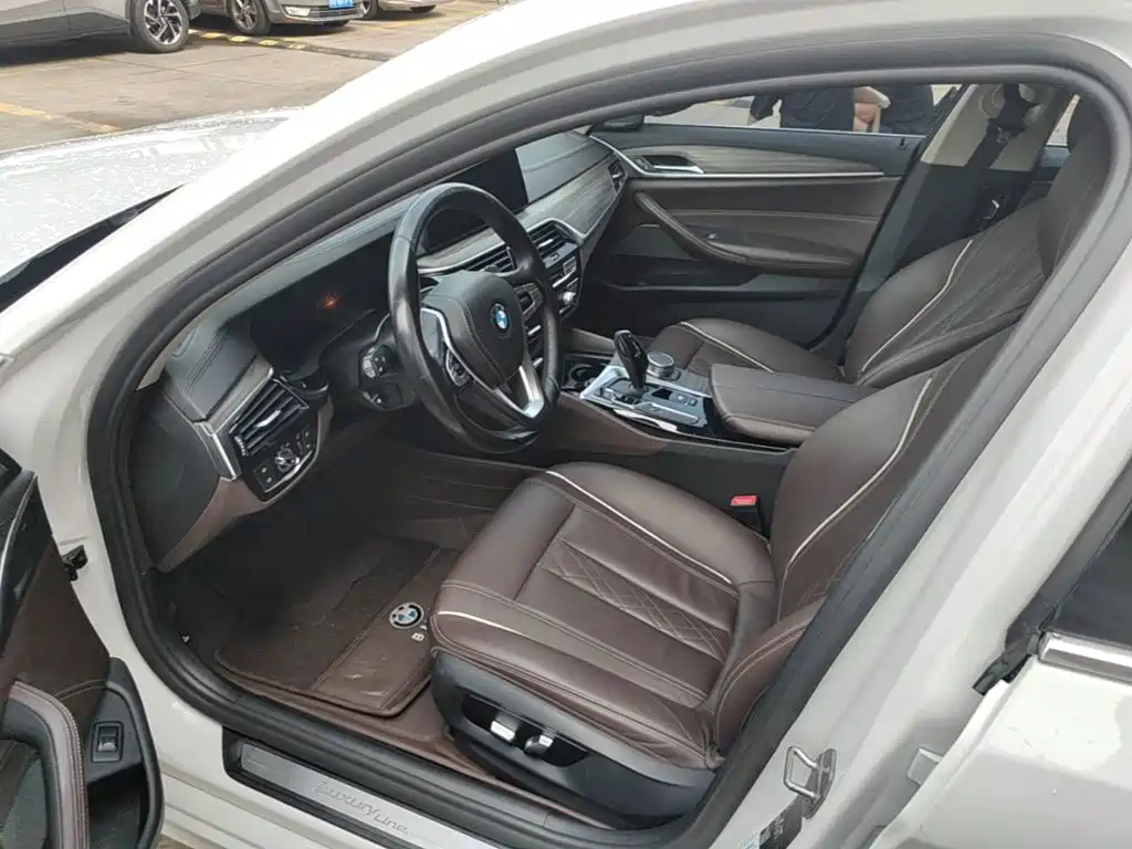 BMW 5 Series — миниатюра 15