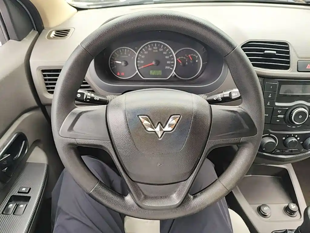 Wuling Hongguang — миниатюра 11
