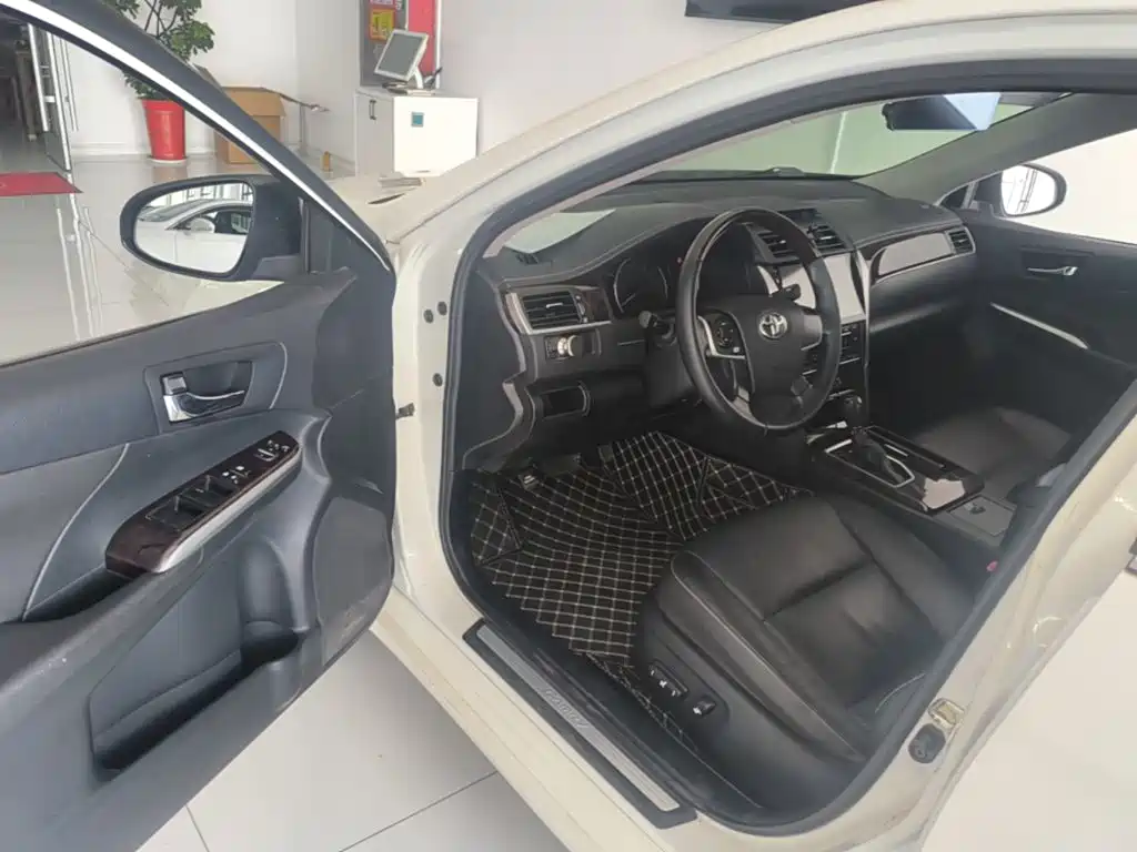 Toyota Camry — миниатюра 16