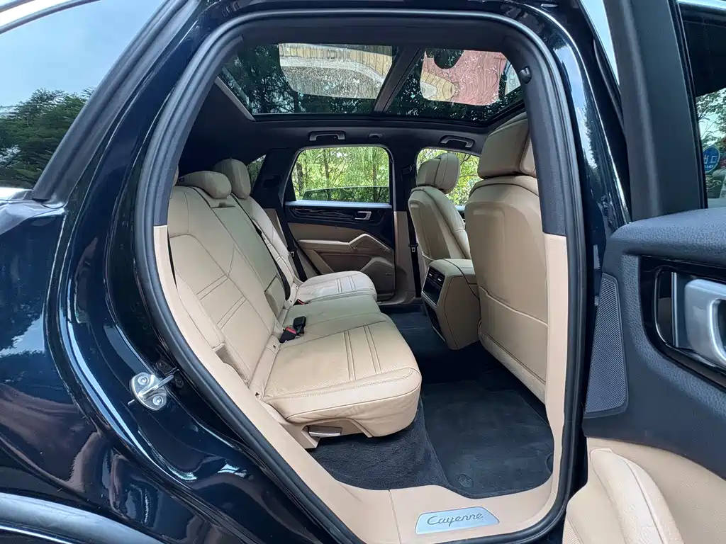 Porsche Cayenne — миниатюра 12