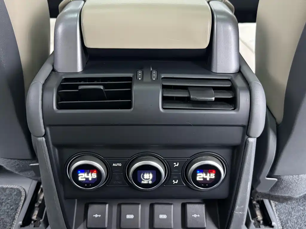 Land Rover Defender — миниатюра 7