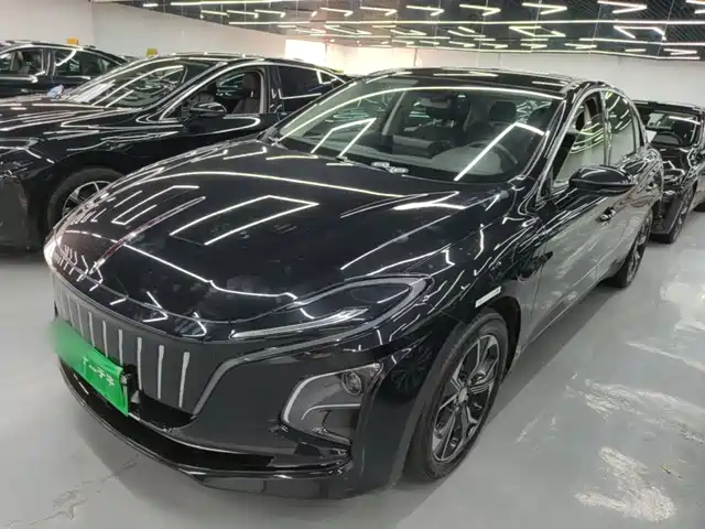 Hongqi E-QM5