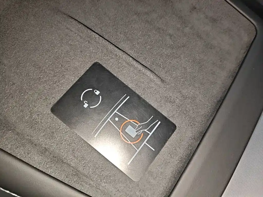 Tesla Model 3 — миниатюра 9