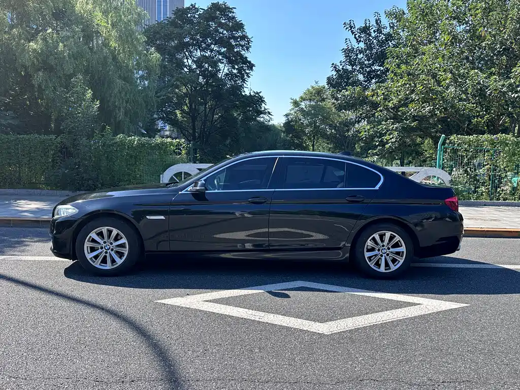 BMW 5 Series — миниатюра 4