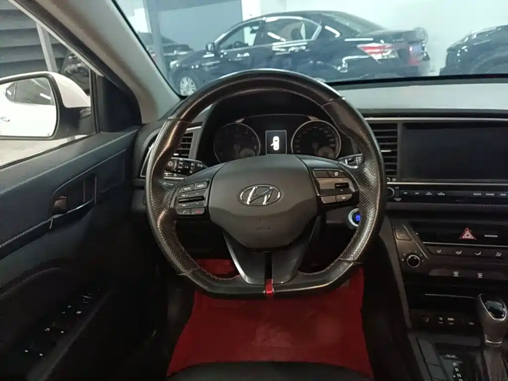 Hyundai Elantra — миниатюра 11