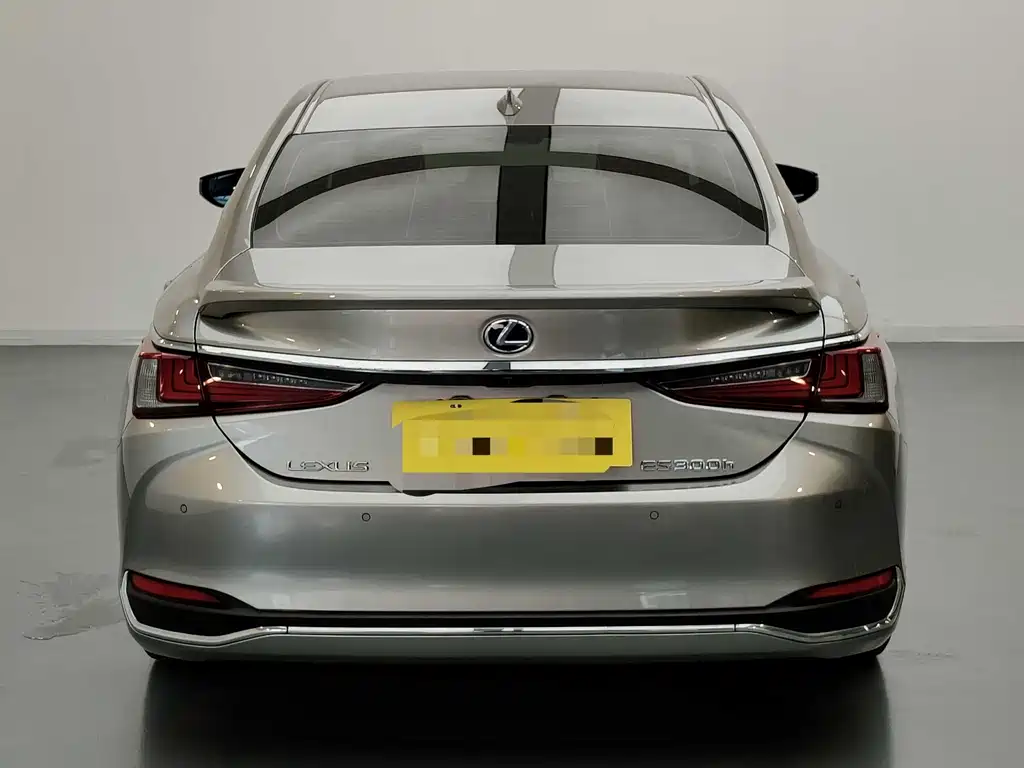 Lexus ES 2022 300h Premium