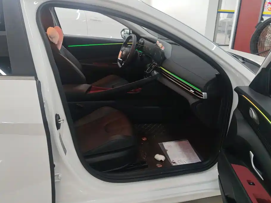 Hyundai Elantra — миниатюра 8