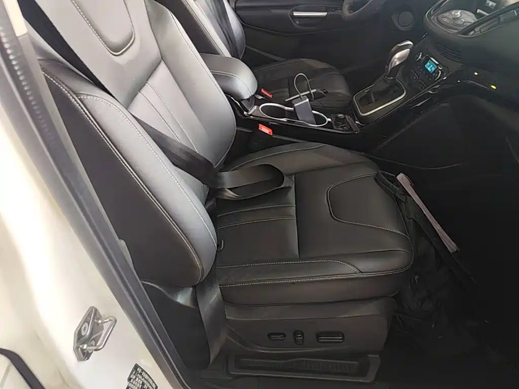 Ford Kuga — миниатюра 25