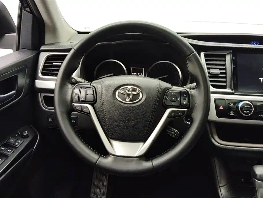 TOYOTA HIGHLANDER