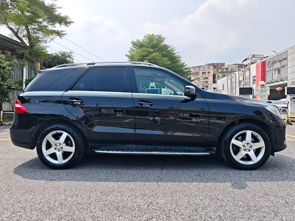Mercedes-Benz M-Class — миниатюра 4