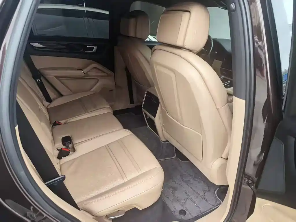 Porsche Cayenne — миниатюра 10