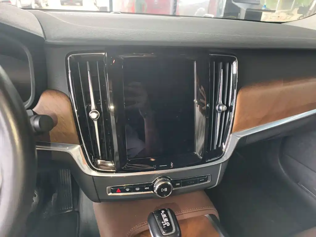 Volvo S90 — миниатюра 13