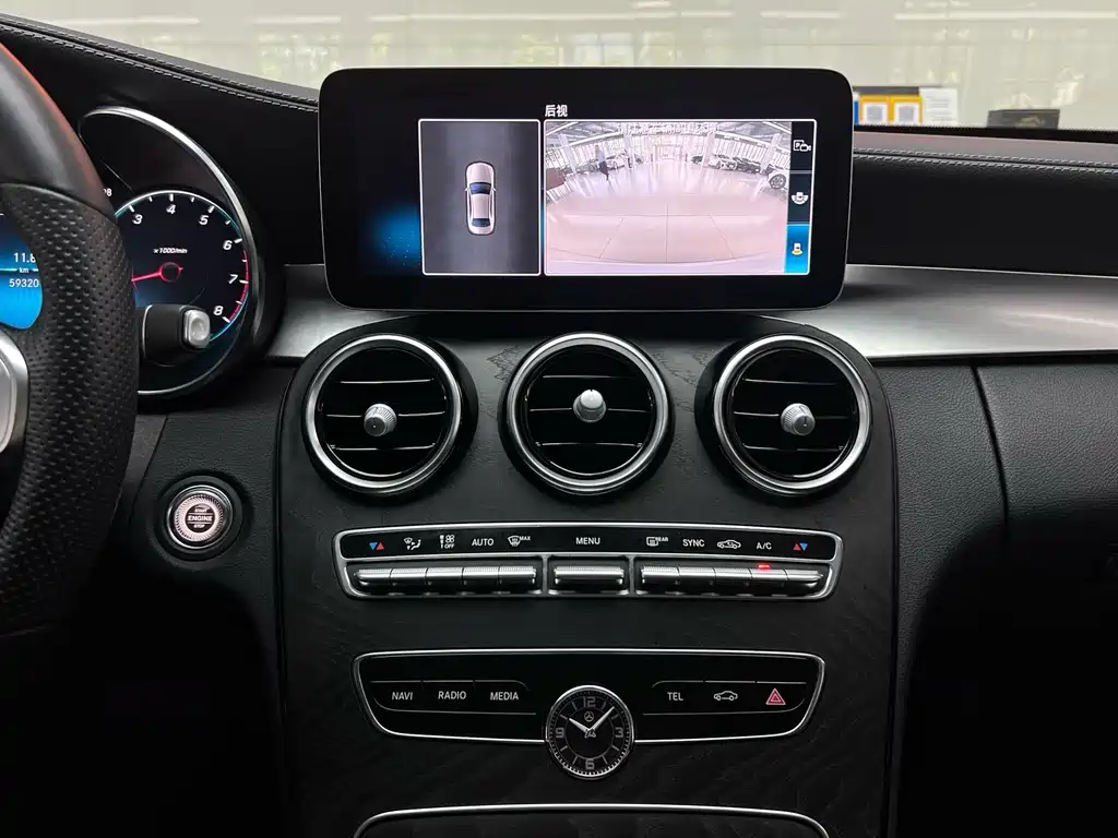 Mercedes-Benz C-Class — миниатюра 13