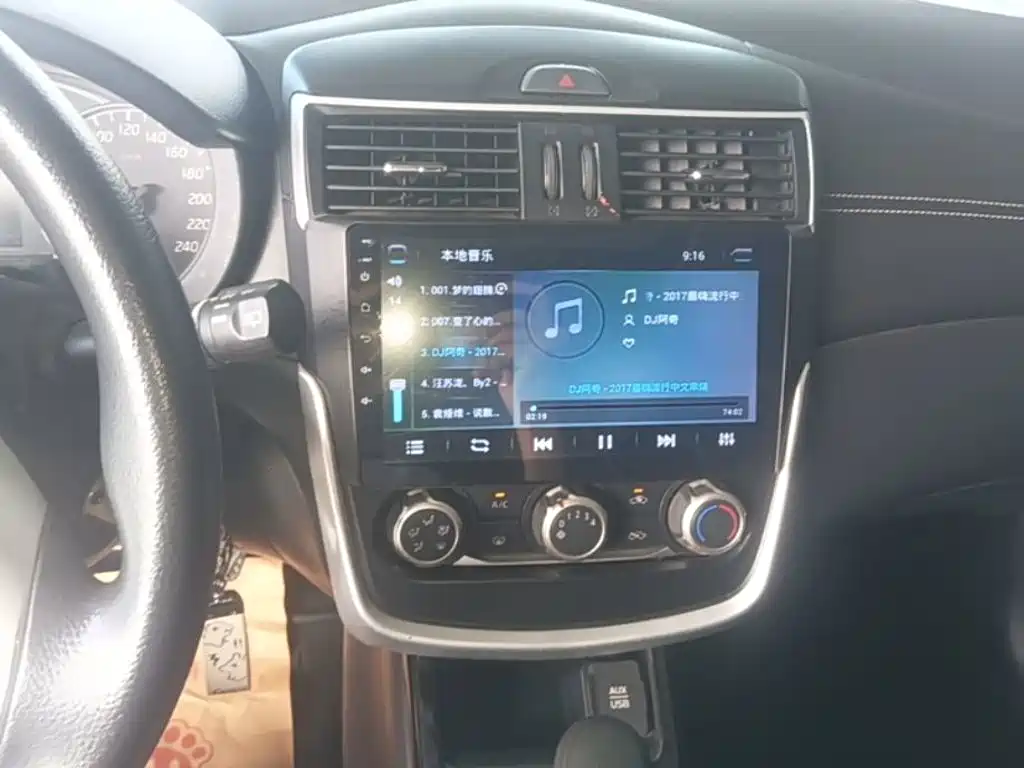 Nissan Tiida — миниатюра 13