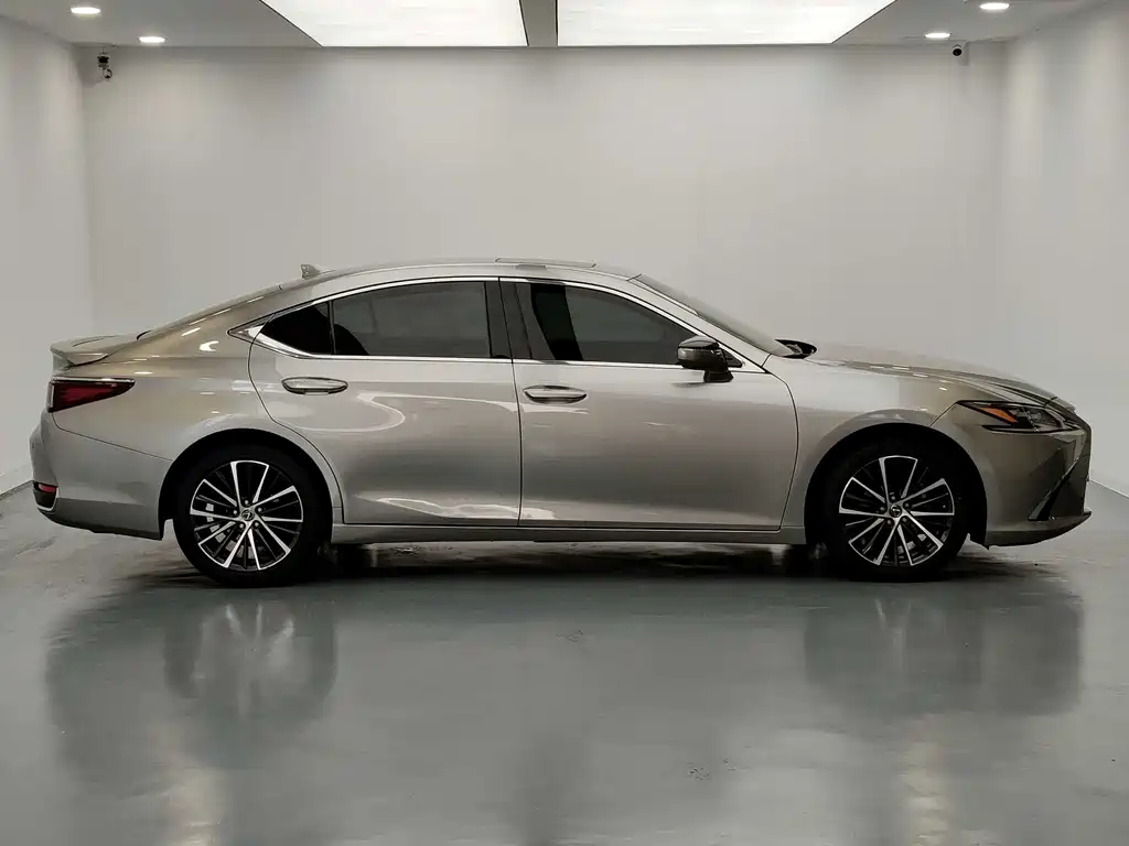 Lexus ES 2022 300h Premium
