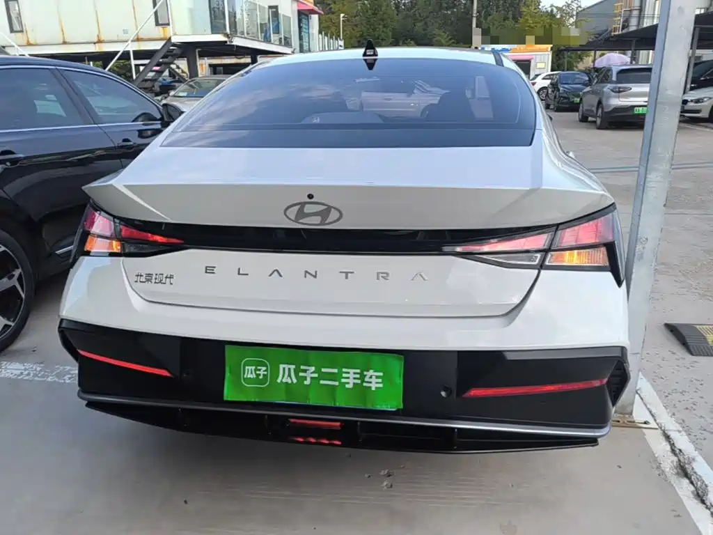 Hyundai Elantra — миниатюра 6