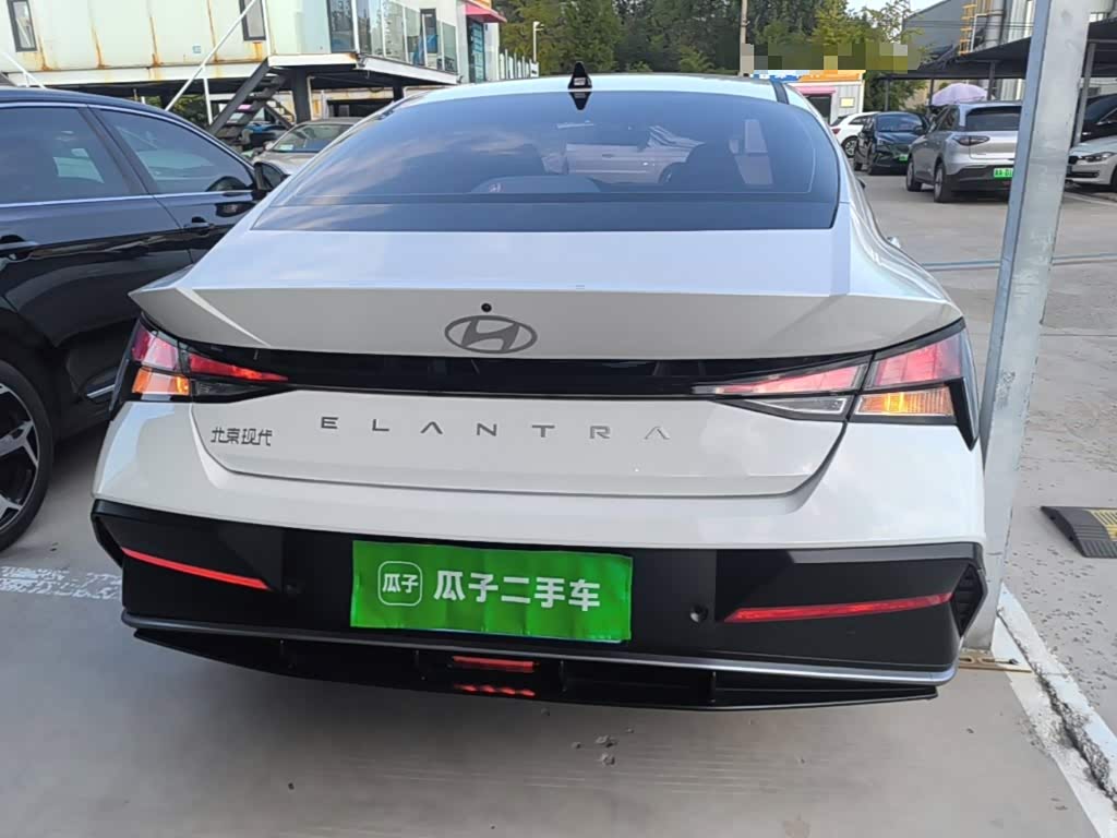 Hyundai Elantra 1.5 л 2025 г. Белый, пробег 6400 км