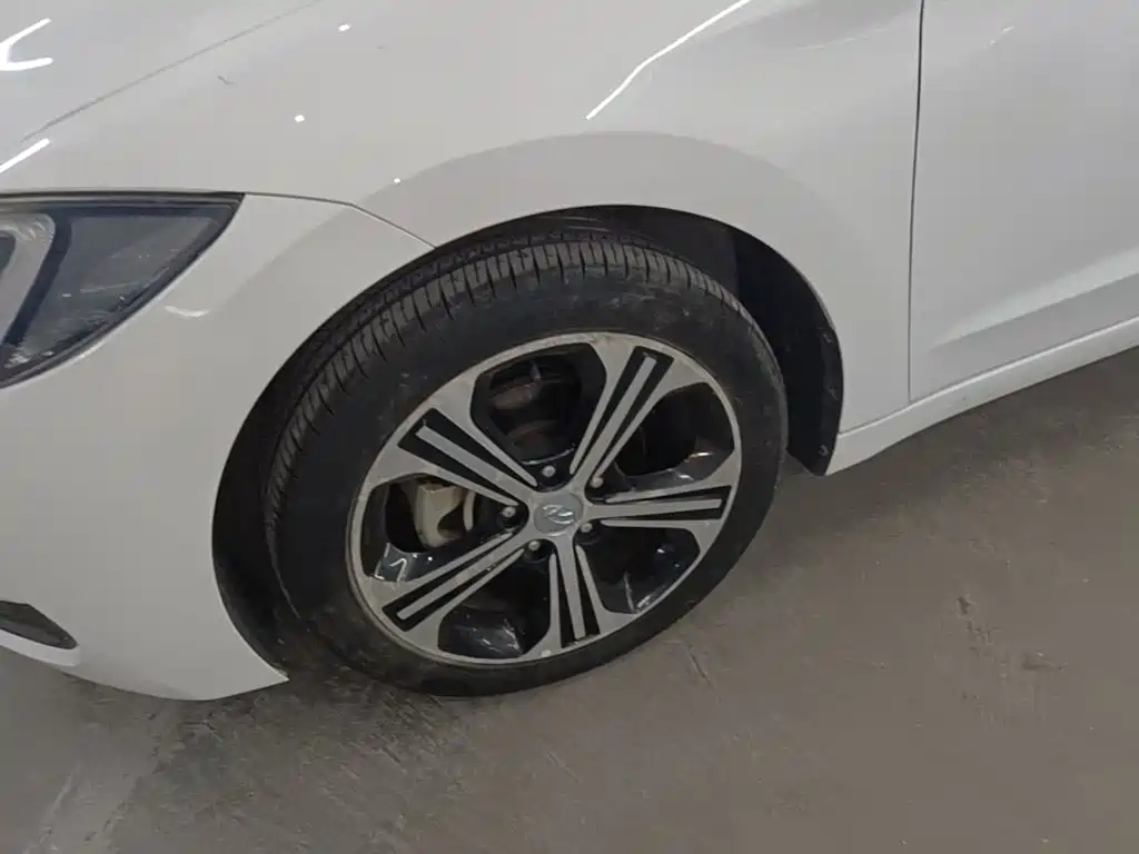 Hyundai Elantra — миниатюра 23