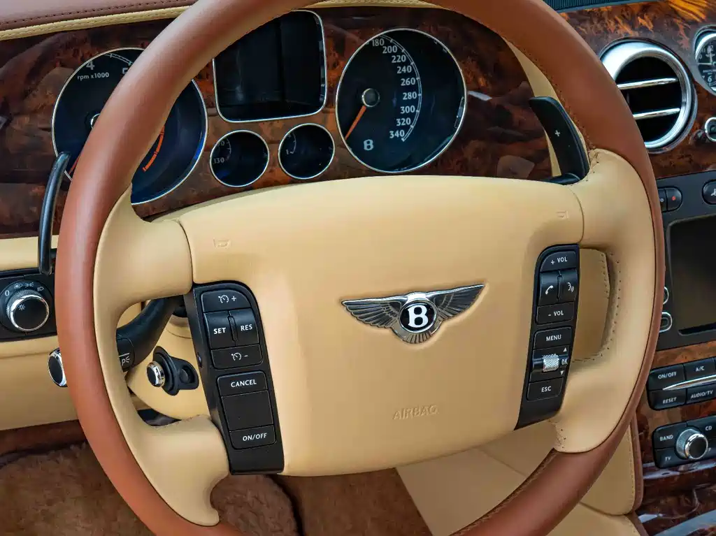 Bentley Flying Spur — миниатюра 13