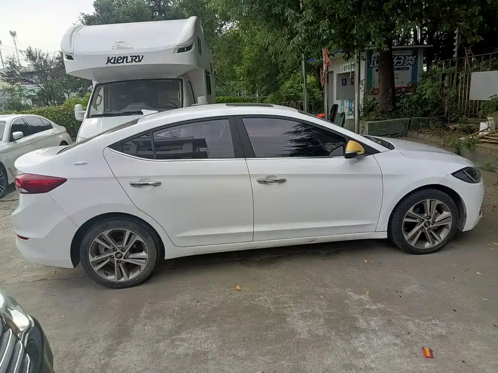 Hyundai Elantra — миниатюра 4