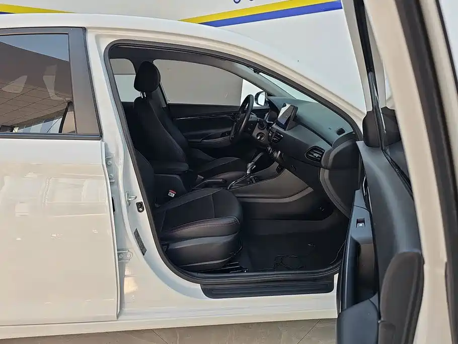 Hyundai Elantra — миниатюра 8