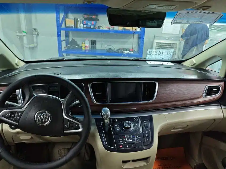 Buick GL8 — миниатюра 2