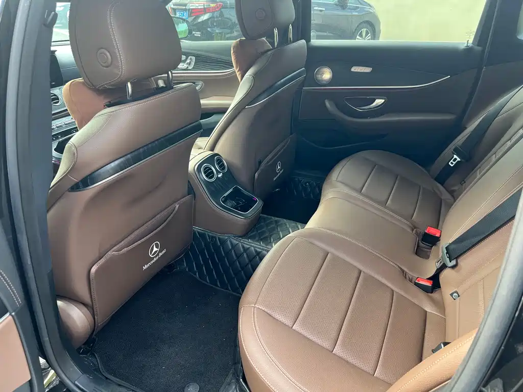 Mercedes-Benz E-Class — миниатюра 6