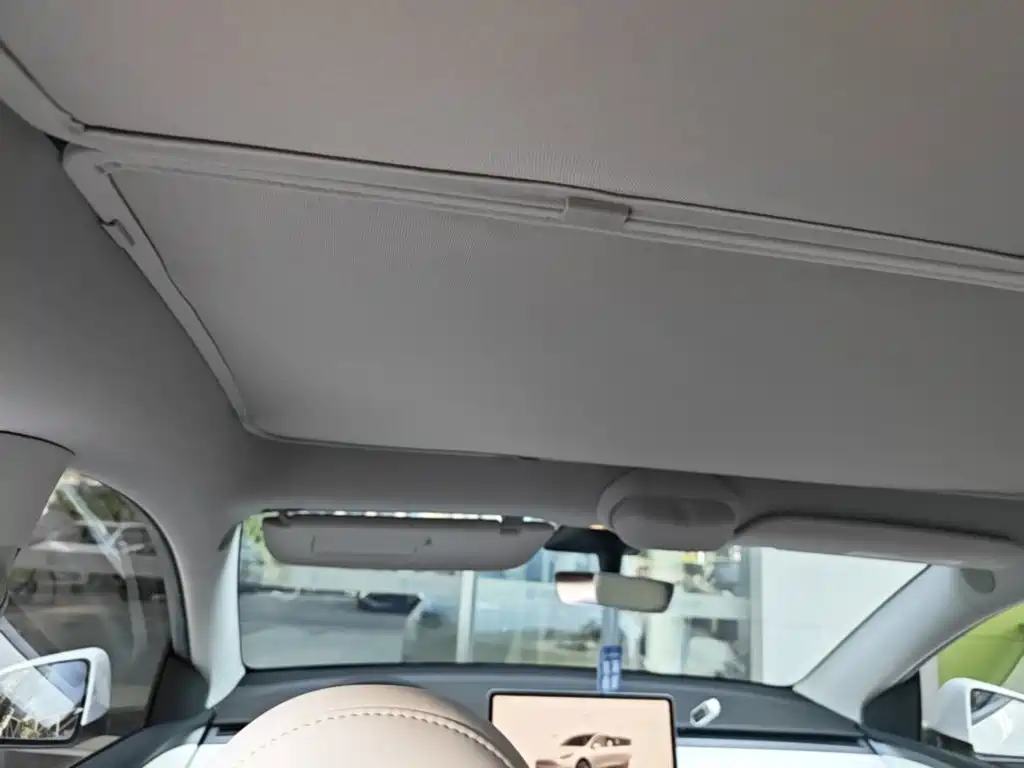 Tesla Model Y — миниатюра 18