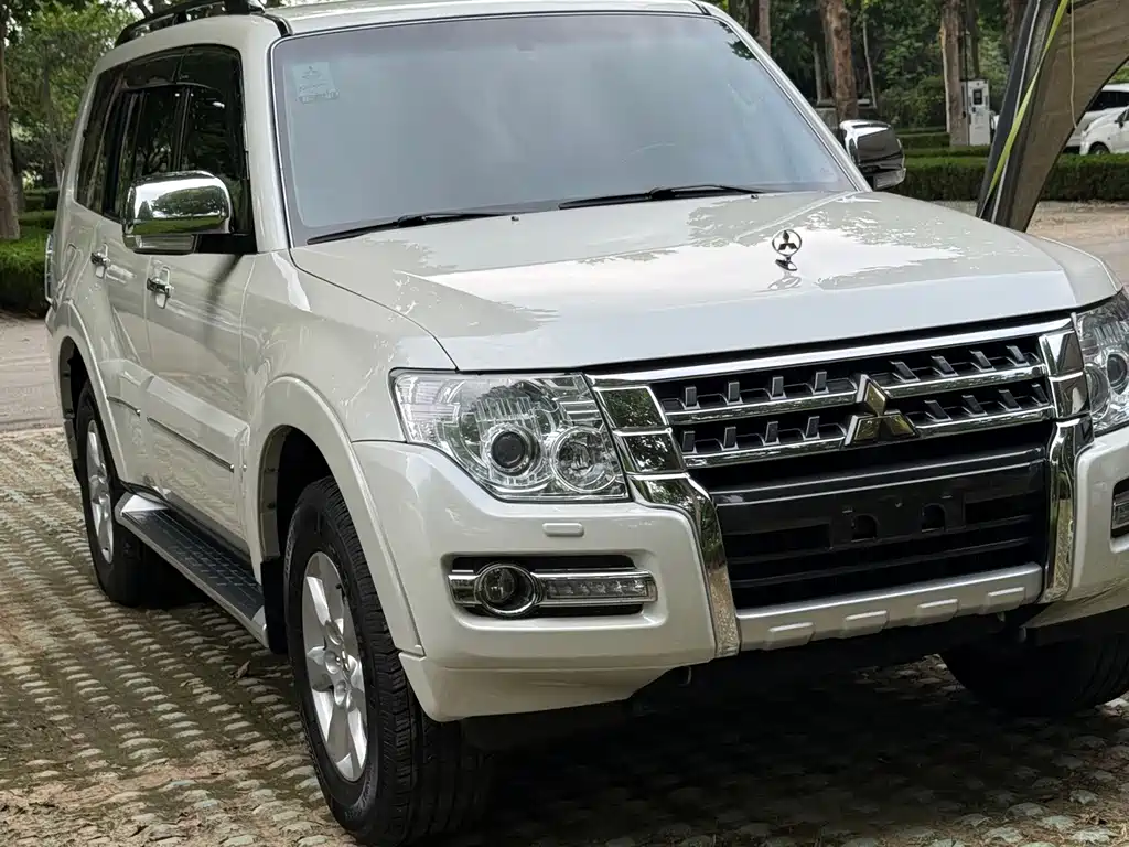Mitsubishi Pajero (Import) — миниатюра 3