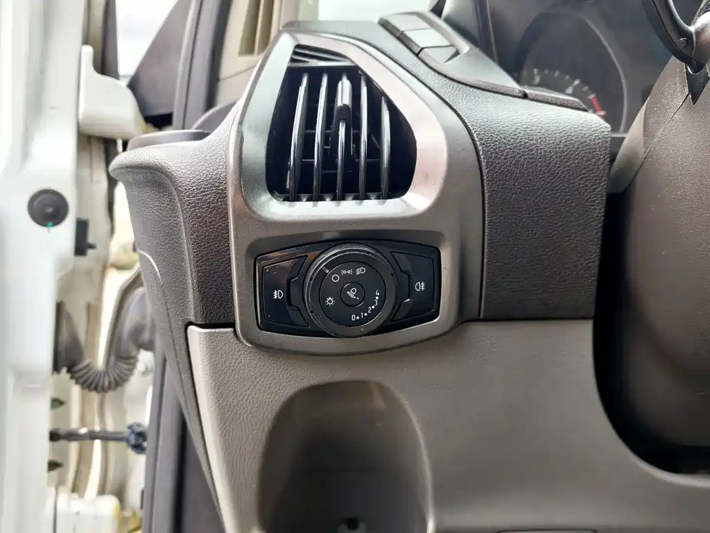 Ford Transit — миниатюра 14