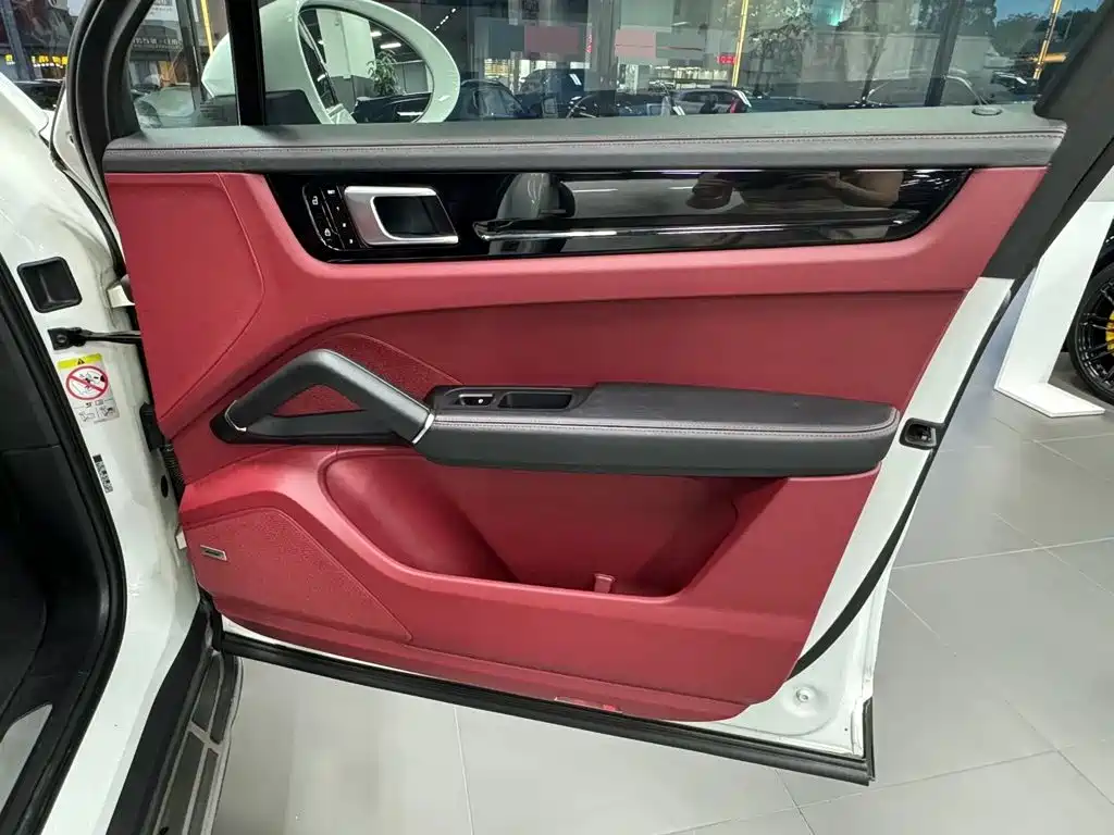 Porsche Cayenne — миниатюра 8