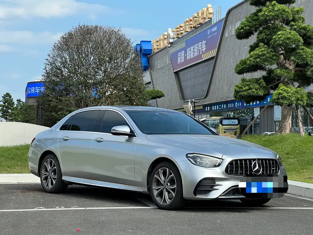 Mercedes-Benz E-Class — миниатюра 3