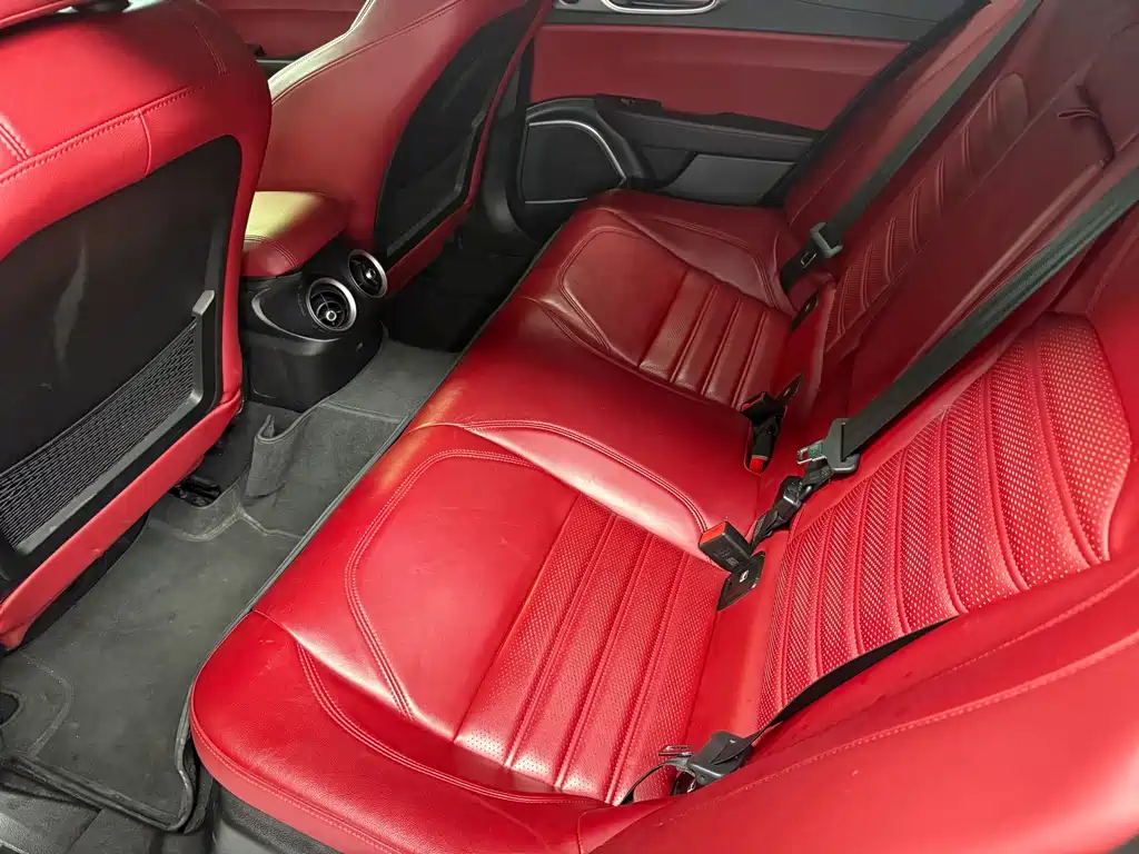 Alfa Romeo Giulia — миниатюра 8