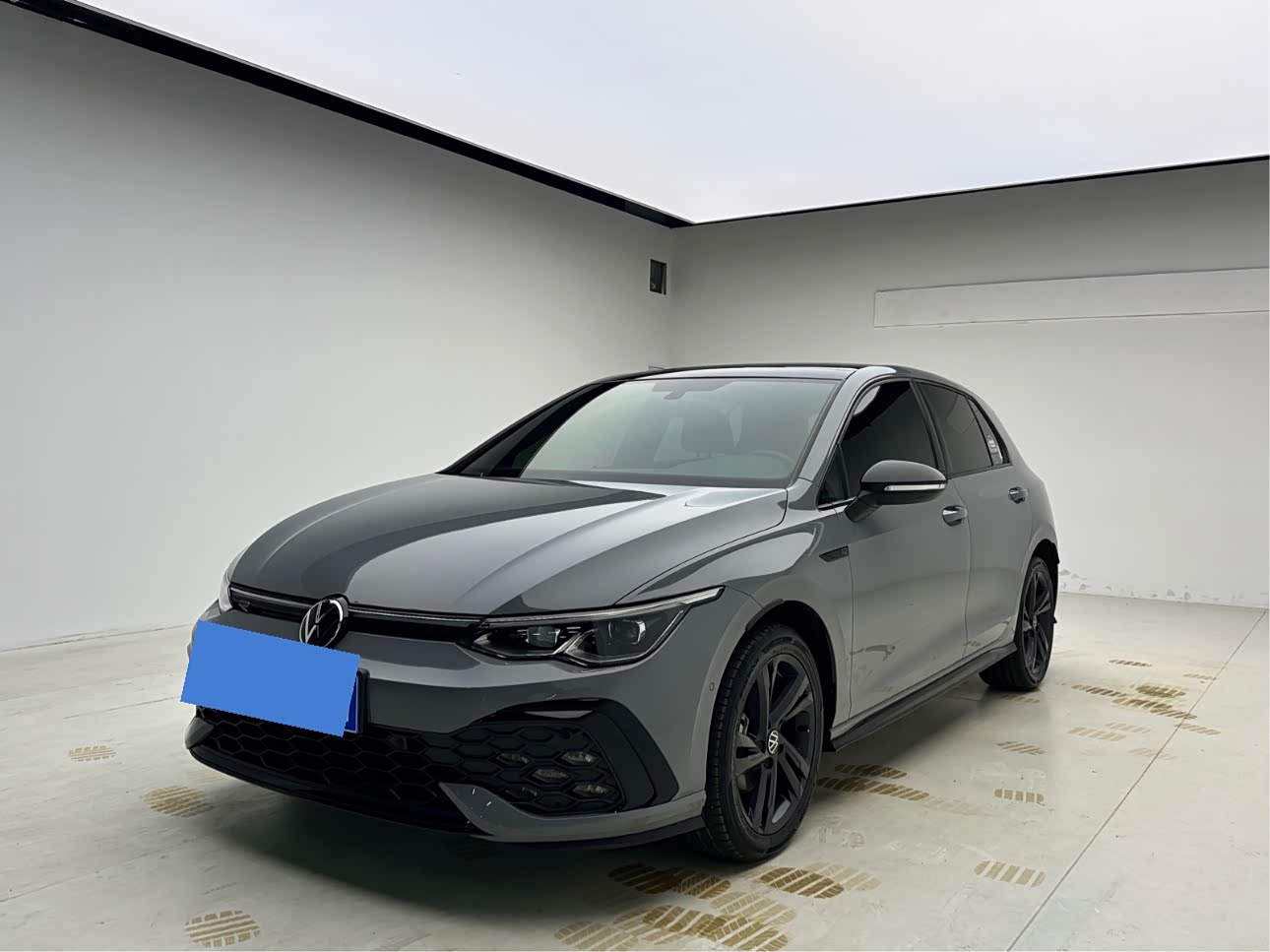 Volkswagen Golf 1.4 л 2023 г. Серебристо-серый, пробег 27000 км