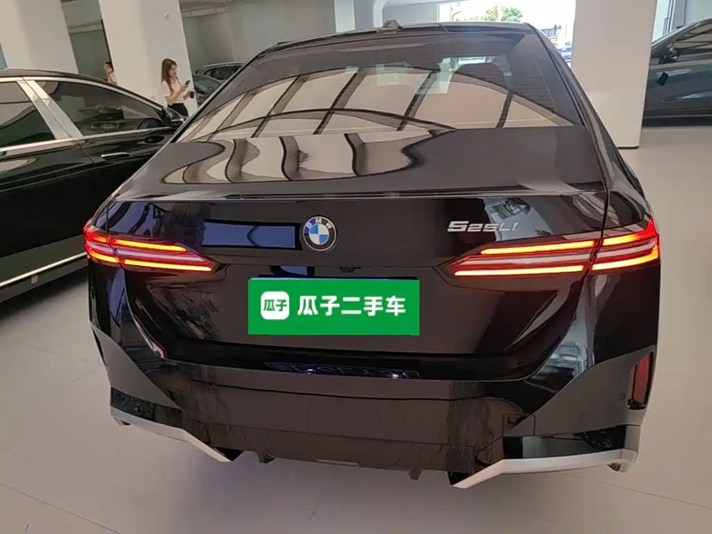 BMW 5 Series — миниатюра 6