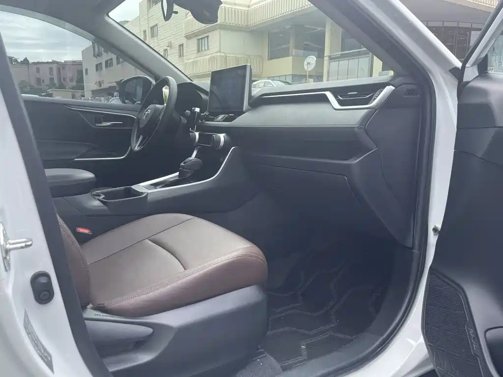 Toyota RAV4 — миниатюра 14