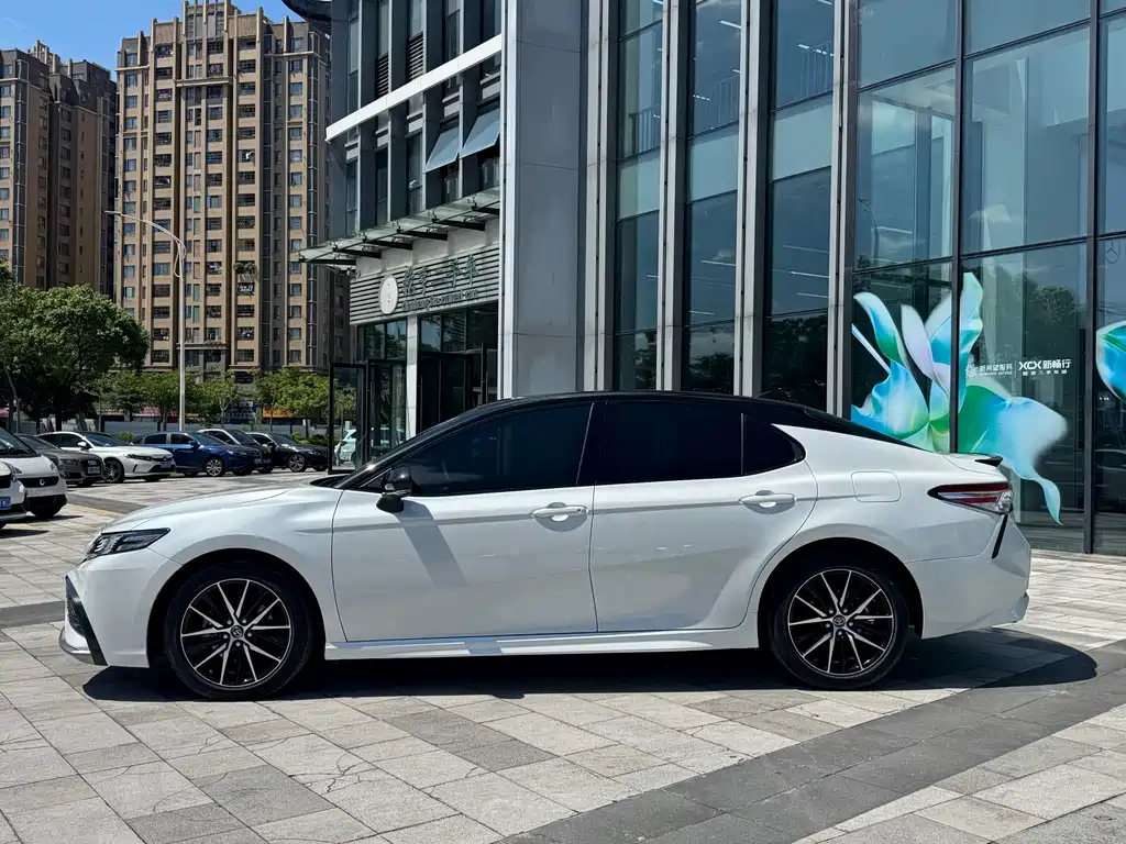 Toyota Camry — миниатюра 3