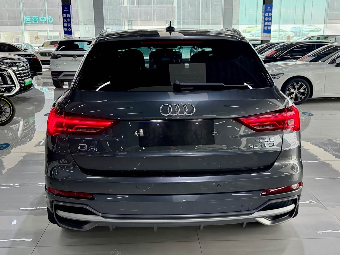 Audi Q3 1.4 л 2022 г. Серебристо-серый, пробег 39000 км