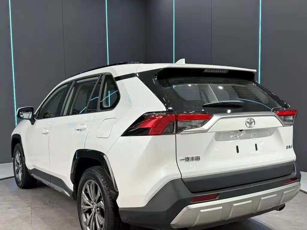 Toyota RAV4 — миниатюра 8