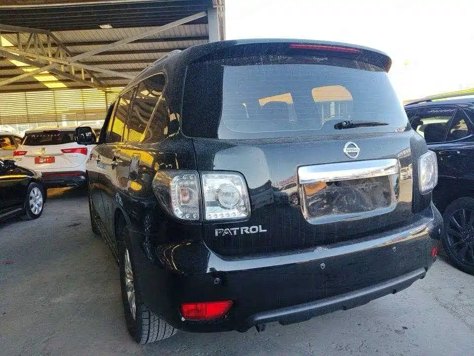 Nissan Patrol — миниатюра 4