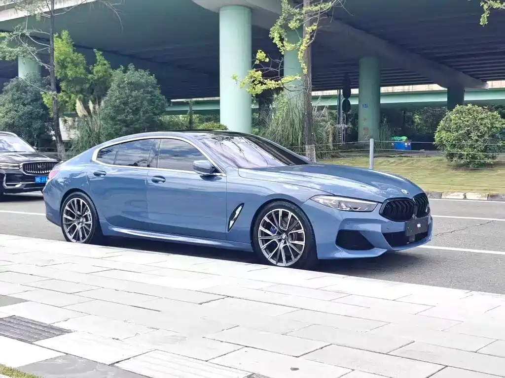BMW 8 Series — миниатюра 3