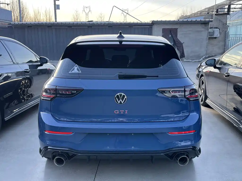 VOLKSWAGEN GOLF GTI