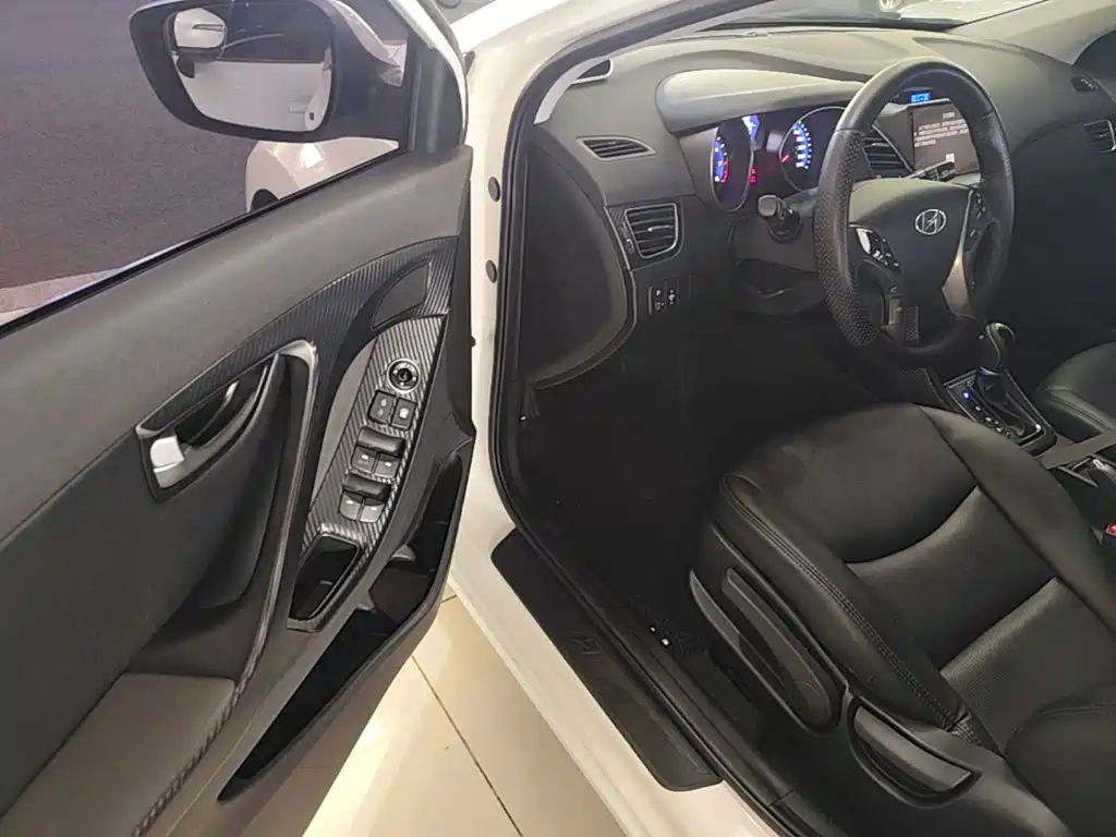 Hyundai Elantra Langdong — миниатюра 16