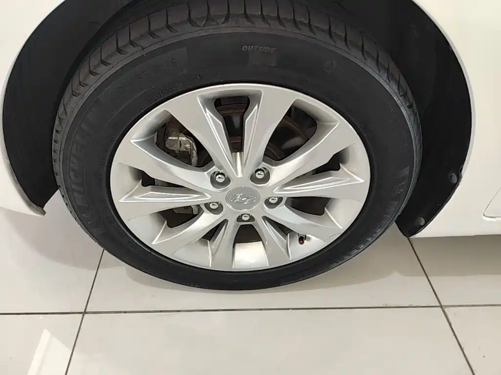 Hyundai Elantra Langdong — миниатюра 23