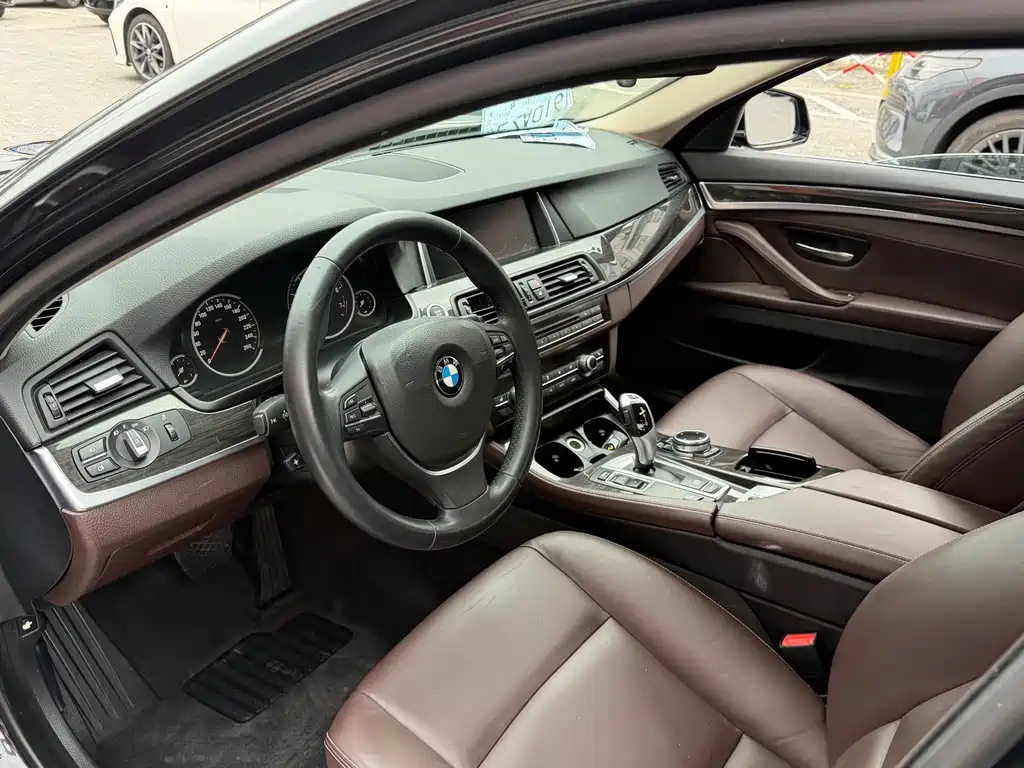 BMW 5 Series — миниатюра 4
