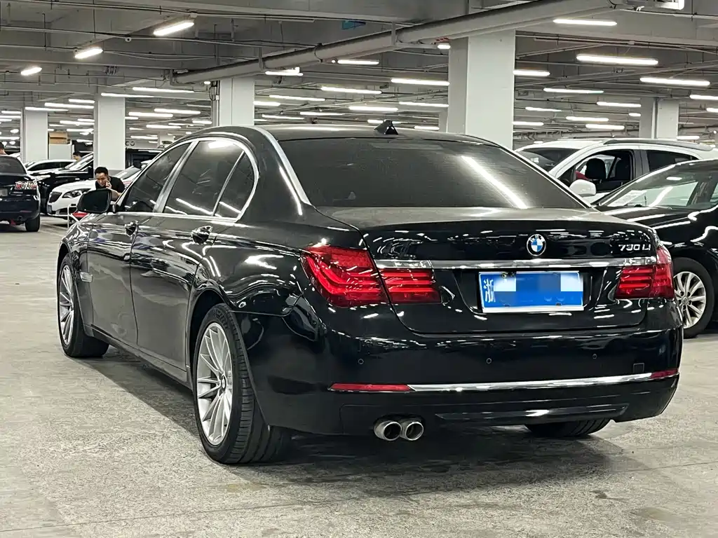 BMW 7 Series — миниатюра 4
