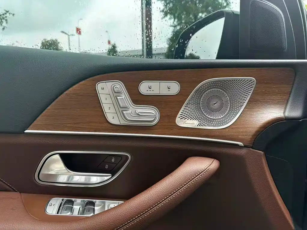 Mercedes-Benz GLE (Import) — миниатюра 19