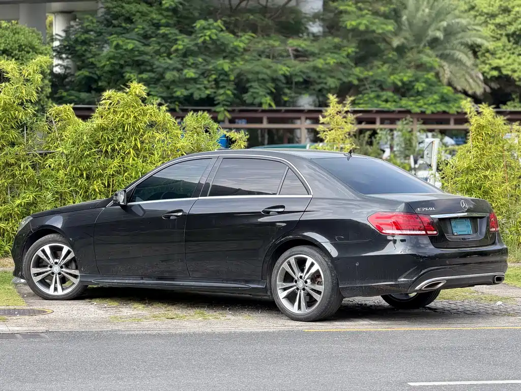 Mercedes-Benz E-Class — миниатюра 11