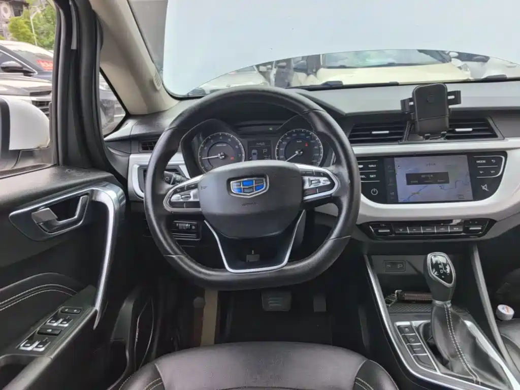 Geely Vision X3 — миниатюра 11